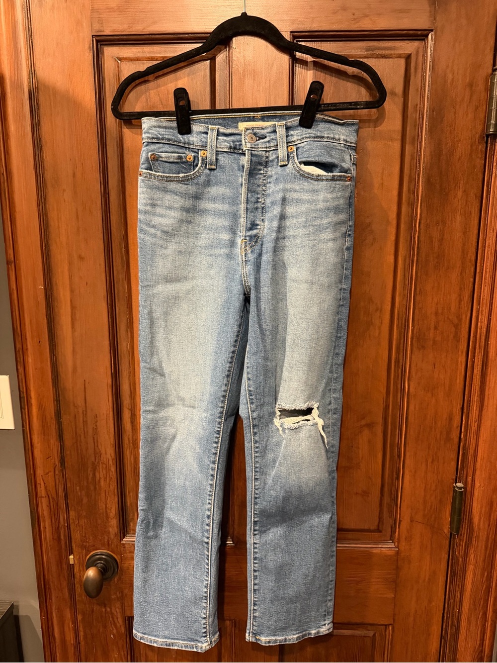 Levi’s wedgie straight Women’s Jeans with Knee Distress